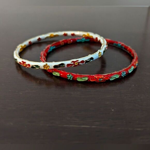 3/$30 Stunning 2.75" Vintage Cloisonne Red and White Floral Bangle Bracelet Set - Picture 8 of 11